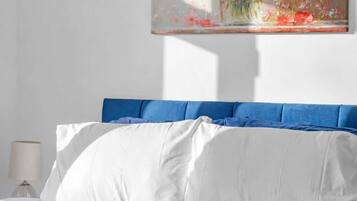 Iron/ironing board, WiFi, bed sheets