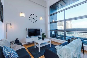 TV, offices - Modern 2BR Flat for 4 | Manchester | Full Kitchen (Greater)