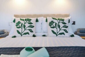 Iron/ironing board, WiFi, bed sheets - Modern 2BR Flat for 4 | Manchester | Full Kitchen (Greater)