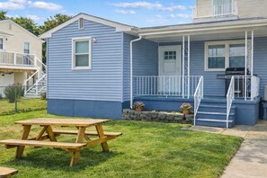 Outdoor dining - North WW 3BR Cottage Near Beach, Family-Friendly! (Wildwood)