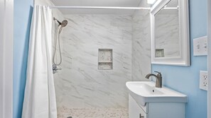 Shower, hair dryer, towels - North WW 3BR 1st Floor - Steps to the Beach! (North Wildwood)
