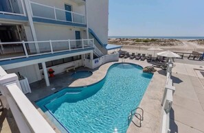 Pool - Beachfront WW Crest Condo! Sleeps 6 (Wildwood Crest)