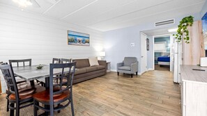 Dining - Beachfront WW Crest Condo! Sleeps 6 (Wildwood Crest)