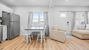 TV - 2br Condo Steps to Beach w Pool & Parking! (Wildwood)