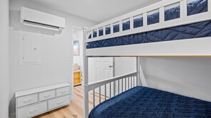 2 habitaciones, tabla de planchar con plancha, wifi y ropa de cama 