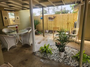 Outdoor dining - Tranquility By The Bay (Panama City)