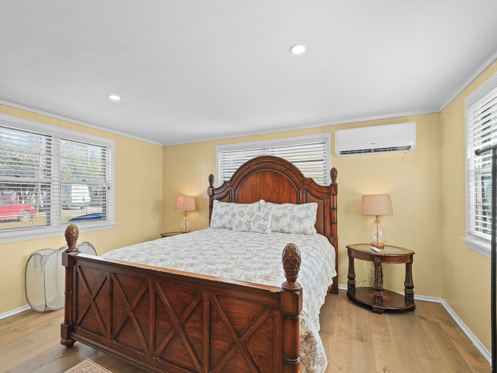 1 bedroom, iron/ironing board, internet, bed sheets