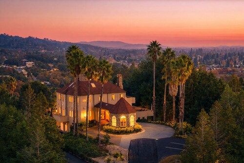 Healdsburg Luxury Villa Estate | Private Boutique Stay Near Plaza & Wineries
