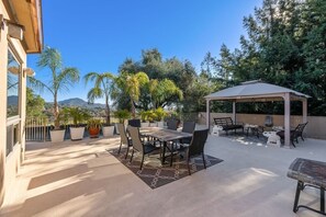 Outdoor dining - Healdsburg Luxury Villa Estate | Private Boutique Stay Near Plaza & Wineries (Healdsburg)