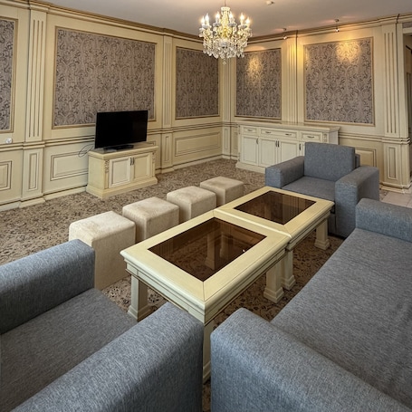 Luxury Suite, Lanai, Mountain View | Interior. Sky Town Mountain Resort