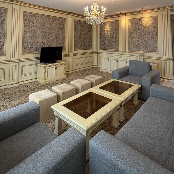 Suite, Lanai, Mountain View | Interior