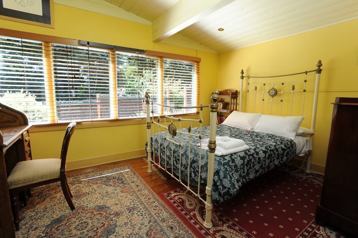 3 bedrooms, iron/ironing board, Internet, bed sheets