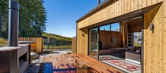 Cedarwood Retreat - Castle Hill Holiday Home