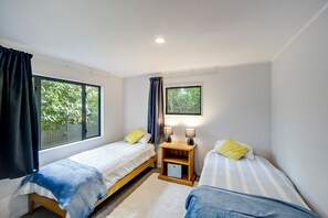 Unclassified image, 4 of 27, button