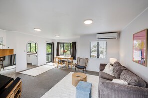 Unclassified image, 2 of 27, button