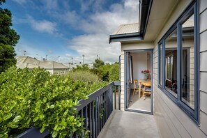 Unclassified image, 3 of 27, button