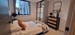 1 bedroom, iron/ironing board, bed sheets - Open Mind Property – New Build 1-Bed w/ Parking (Bournemouth, BH5 1AE)