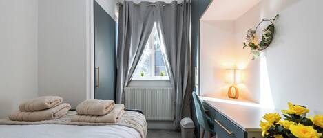 6 soverom, strykejern/-brett, wi-fi (inkludert) og sengetøy