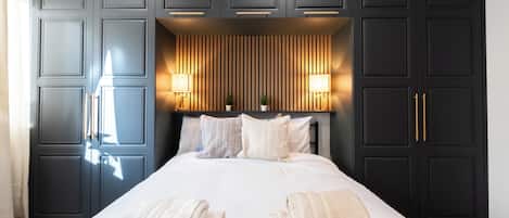 6 bedrooms, iron/ironing board, free WiFi, bed sheets