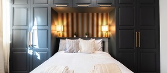 Open Mind Property- 6BR Home, Hot Tub & Free Parking