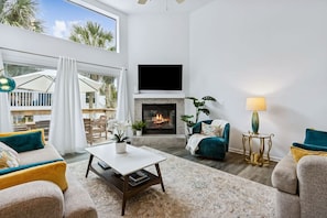 電視、壁爐