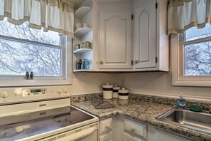 Fridge, microwave, oven, stovetop - Cozy Downtown Cottage Near Beach and Pier (East Tawas)