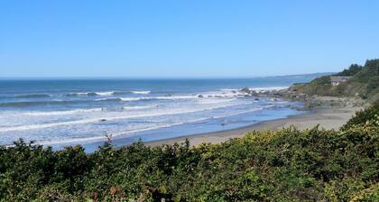 Coastal Calm-New Home Near Beach, town & Redwoods