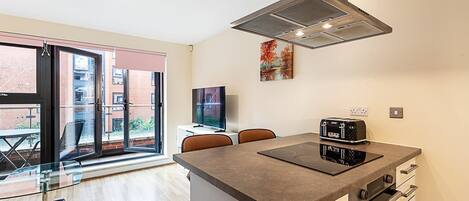 Refrigerador, microondas, lavavajillas y cafetera y tetera