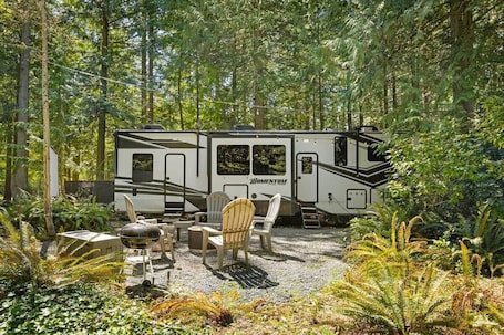 Miscellaneous. The "Waldorf Astoria of RVs" A Five-Star Forest Escape