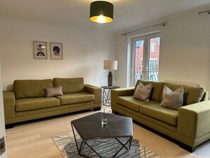 TV - Cosy Home Away From Home (Oxfordshire)