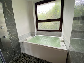 Junior-værelse - balkon - bjergudsigt