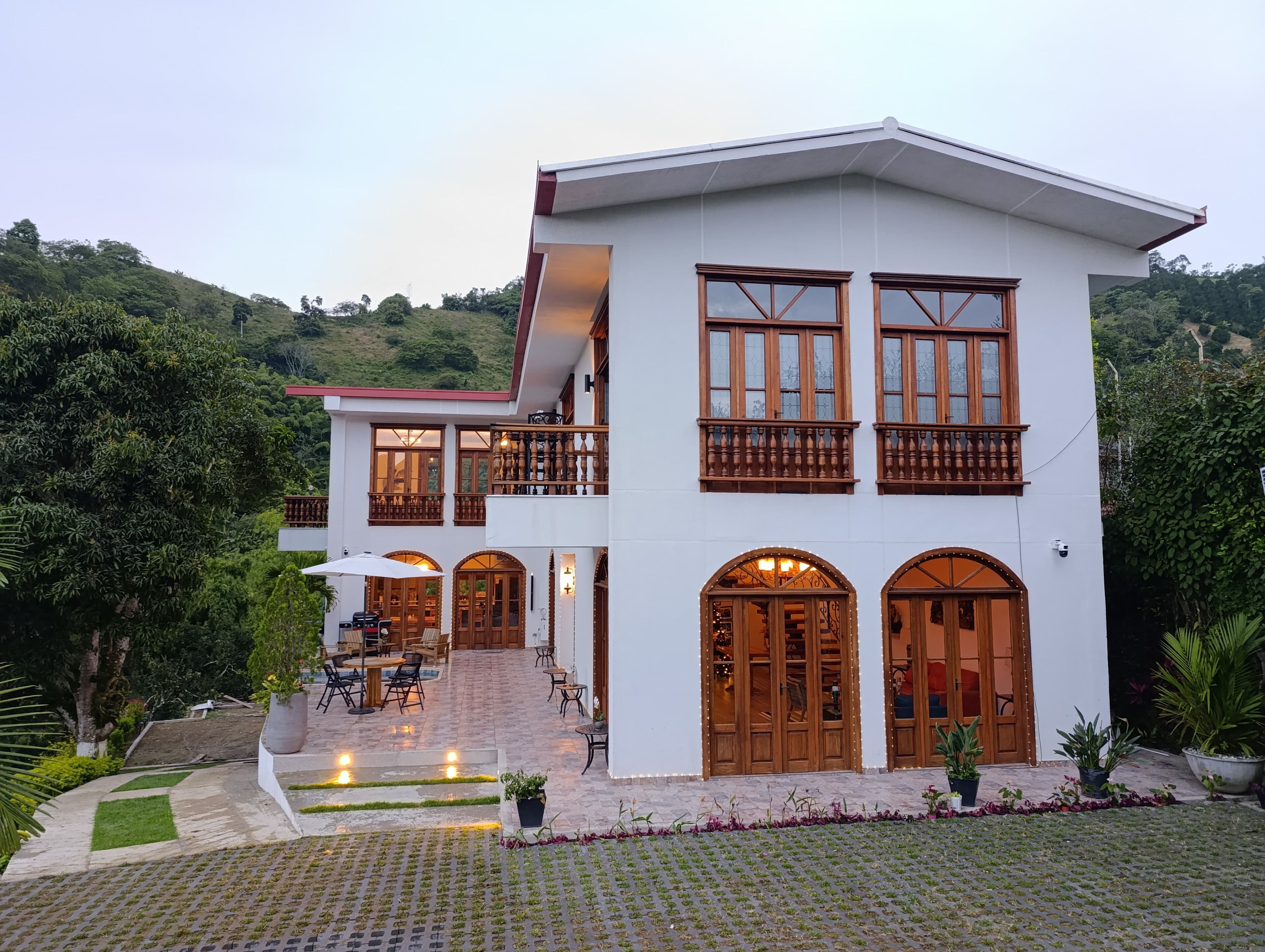 小型客房, 阳台, 山景