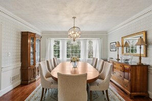 Dining - Quiet retreat in Peachtree Corners (Norcross)