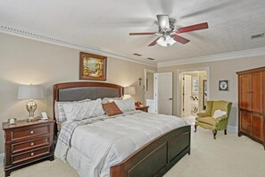 4 bedrooms, iron/ironing board, WiFi, bed sheets - Quiet retreat in Peachtree Corners (Norcross)