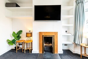 Interior - Modern South Wimbledon Retreat (London)