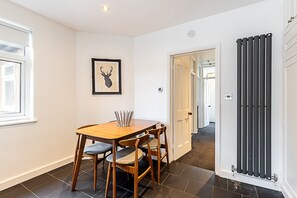 Dining - Modern South Wimbledon Retreat (London)