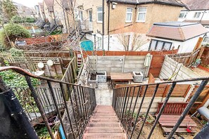Property grounds - Modern South Wimbledon Retreat (London)
