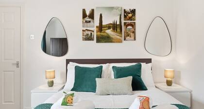 Spacious 1-Bed | Town Centre | Free Parking