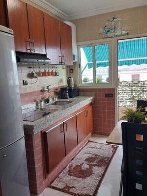 Microwave, stovetop - Stay like at home in the heart of Rabat, with sights & beach on foot (Rabat)