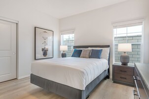 4 habitaciones, escritorio y espacio para trabajar con laptop 