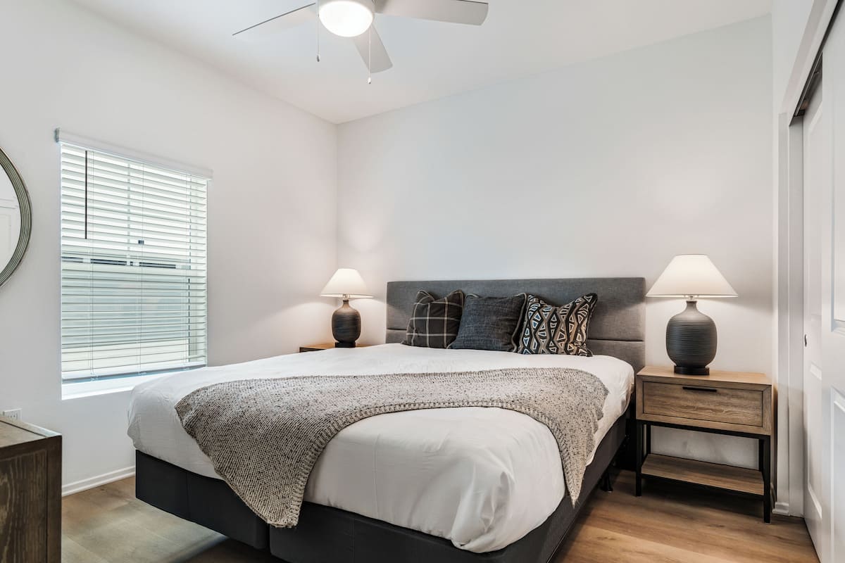 4 Schlafzimmer, laptopgeeigneter Arbeitsplatz, Bügeleisen/Bügelbrett