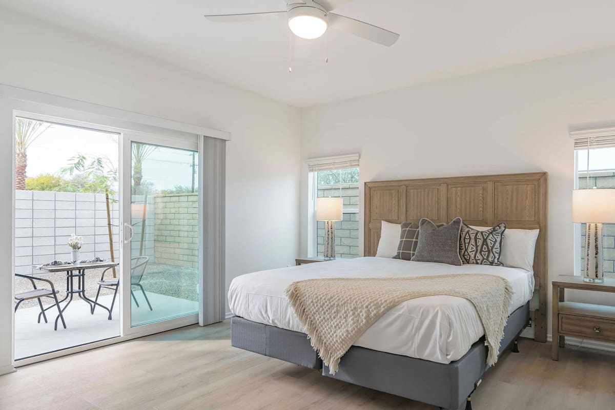 Suite, 4 Schlafzimmer | 4 Schlafzimmer, laptopgeeigneter Arbeitsplatz, Bügeleisen/Bügelbrett