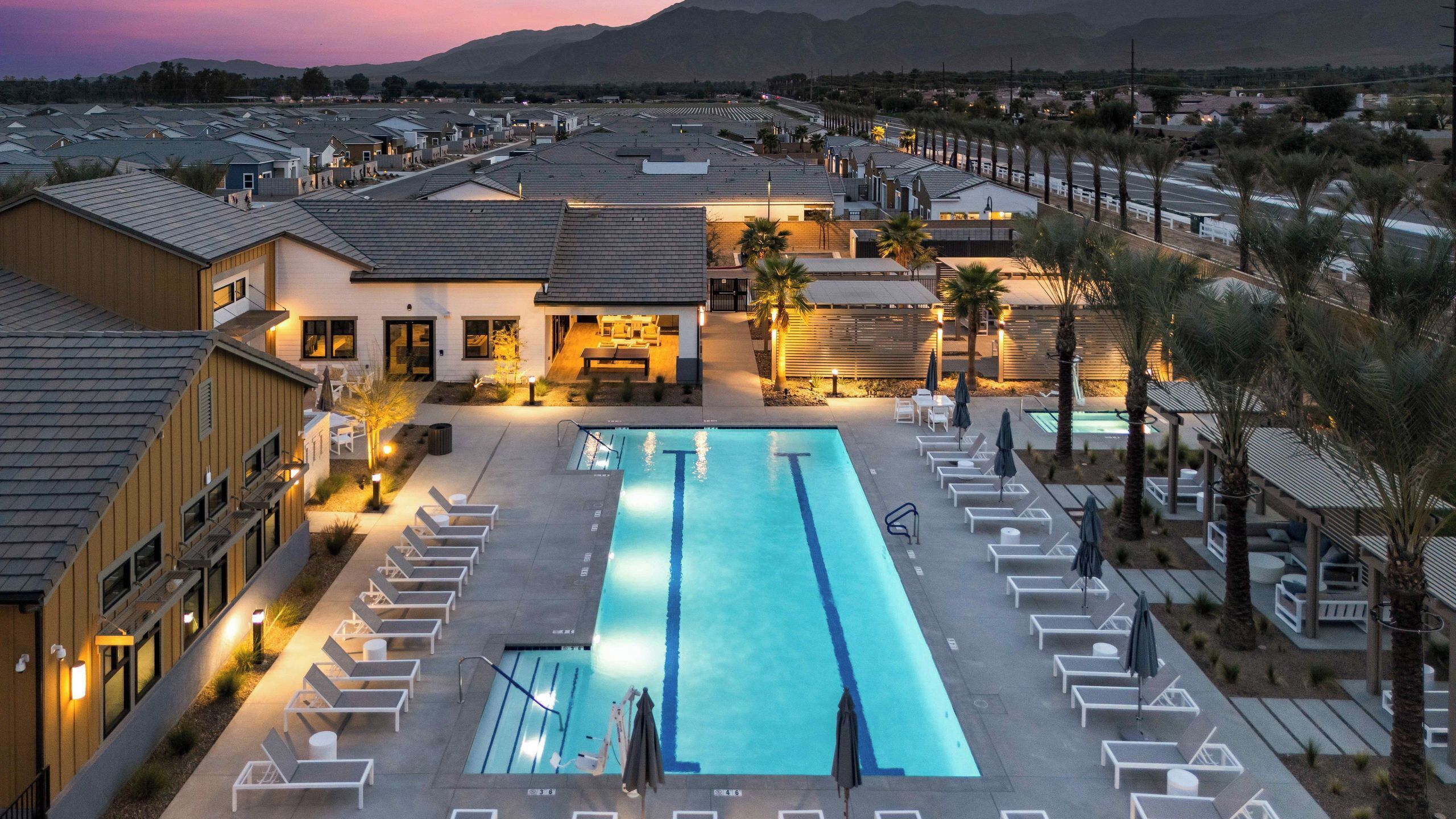 Hồ bơi ngoài trời 