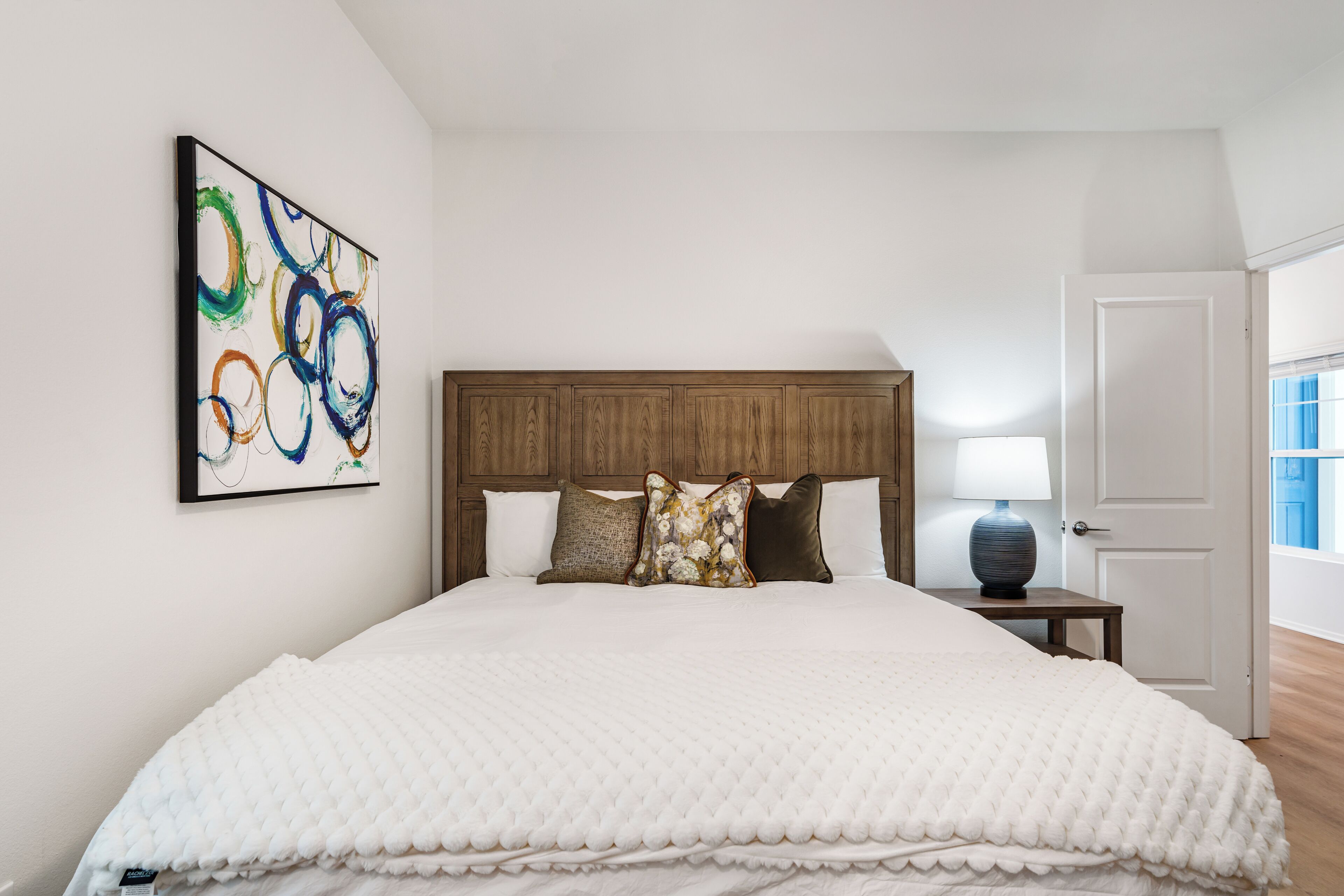 4 bilik tidur, ruang kerja komputer riba, seterika/papan seterika 