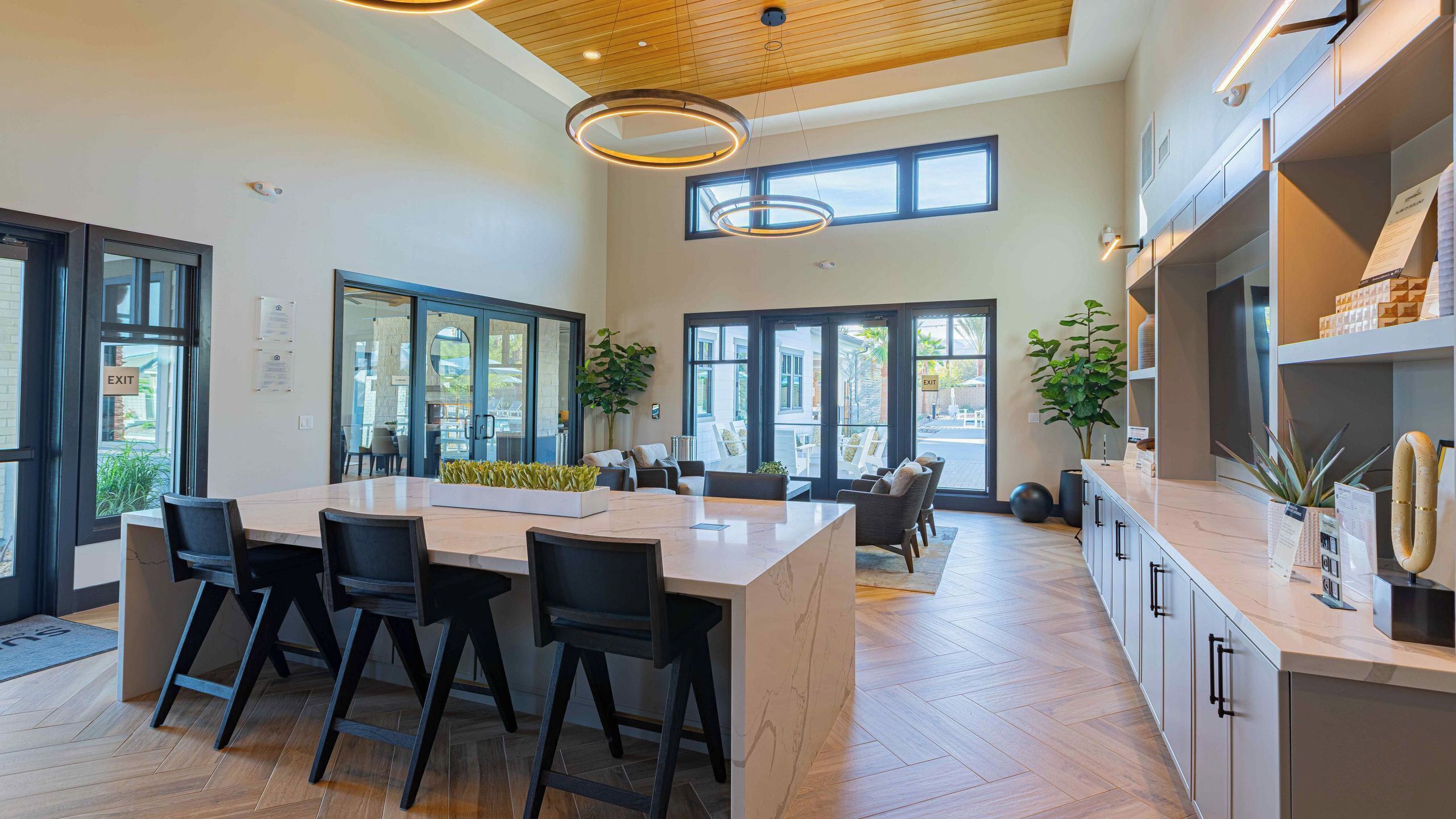 المنشأة من الداخل