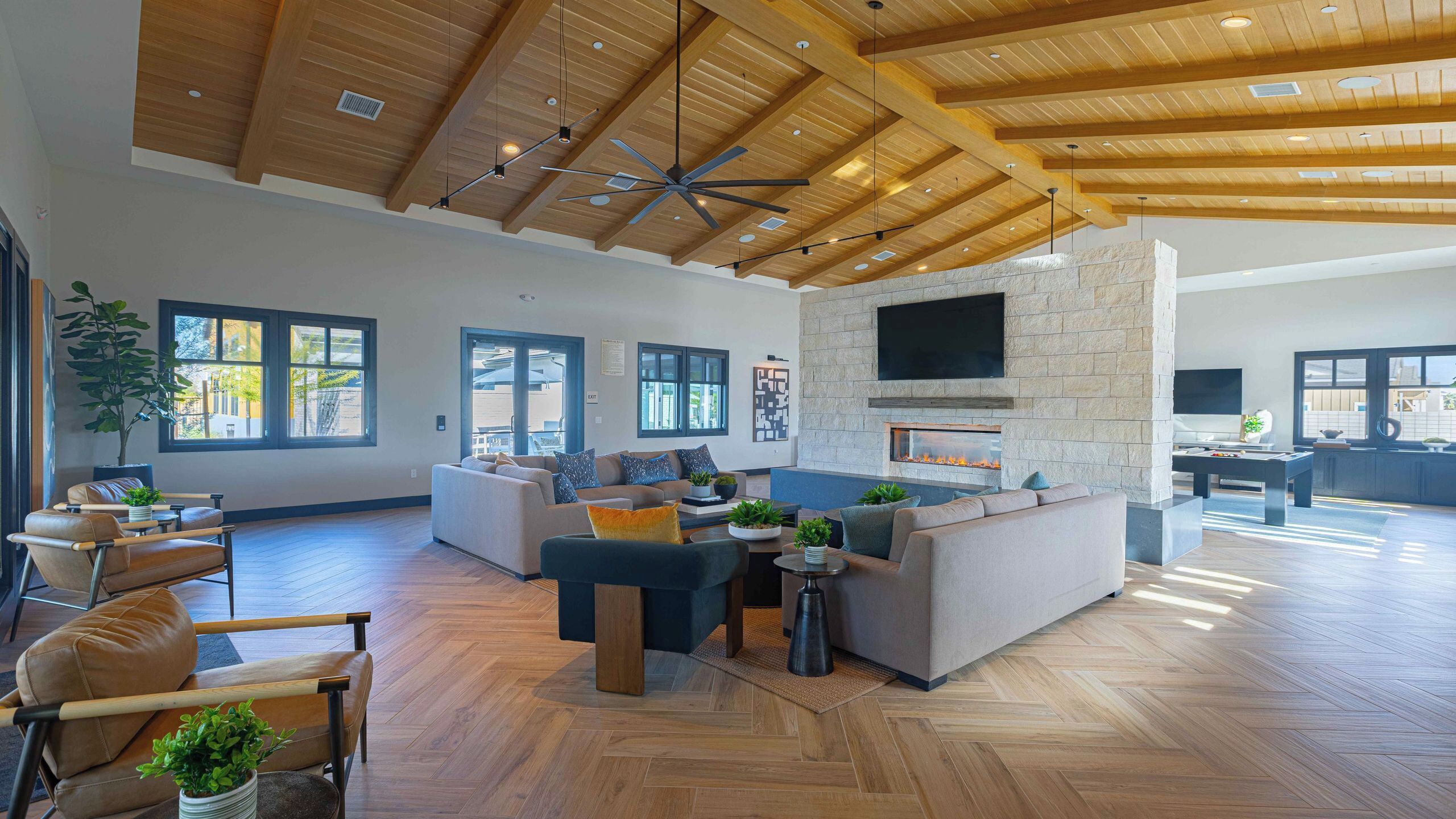 المنشأة من الداخل