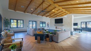 المنشأة من الداخل