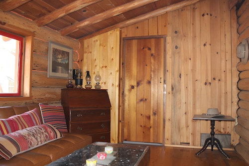 Off-Grid Mountain Retreat