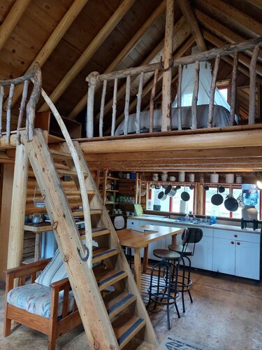 Off-Grid Mountain Retreat