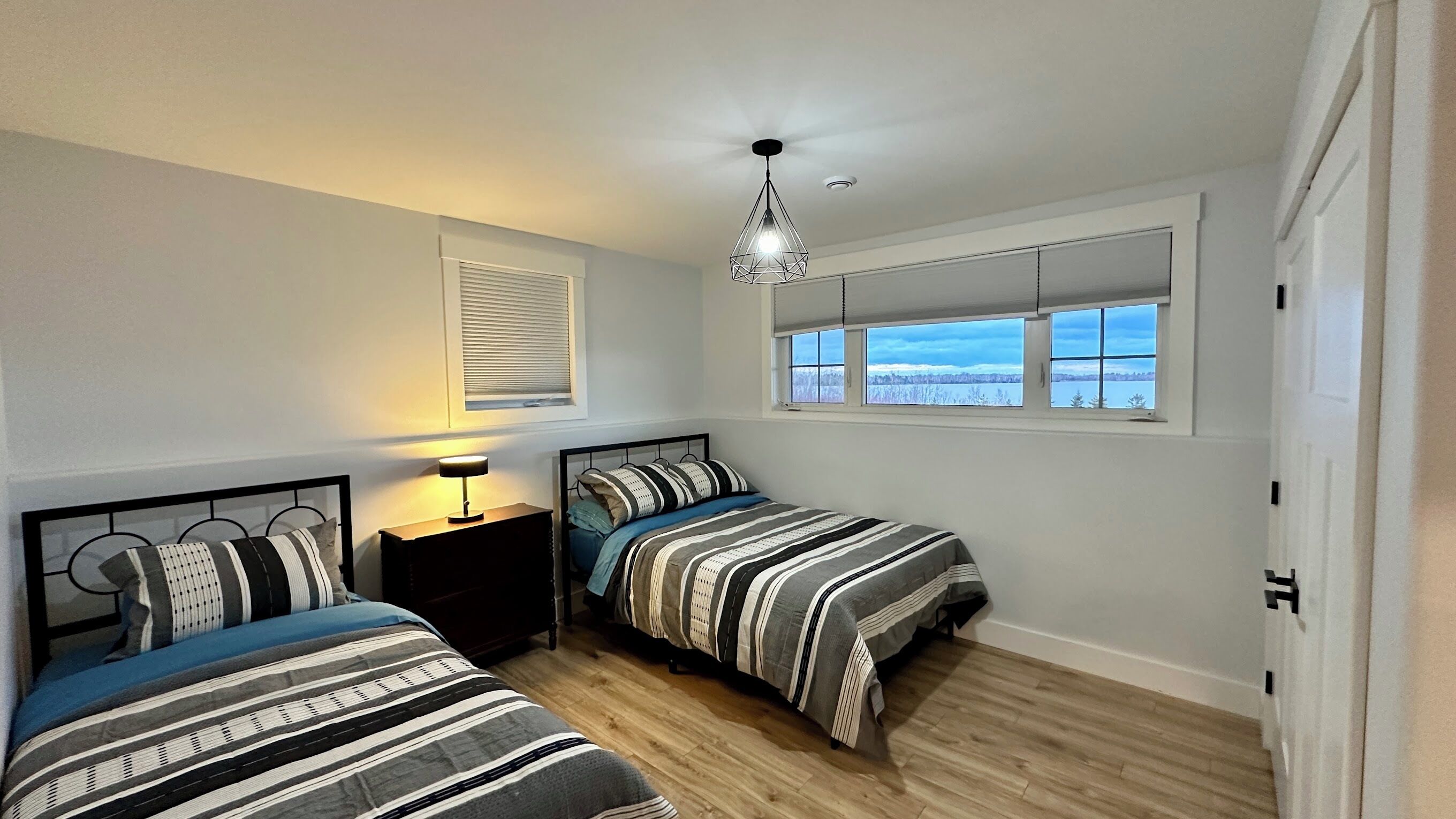 4 bedrooms, iron/ironing board, Internet, bed sheets